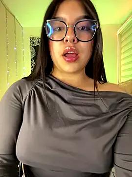 Marianaa__ from StripChat is Freechat