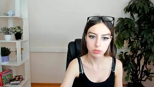 MarianRussell from StripChat is Freechat