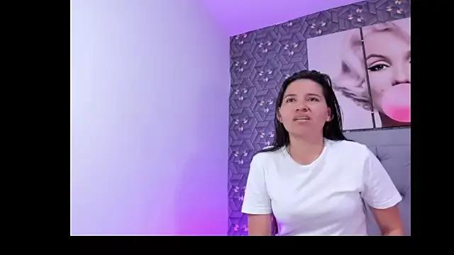Marie_G33 from StripChat is Freechat