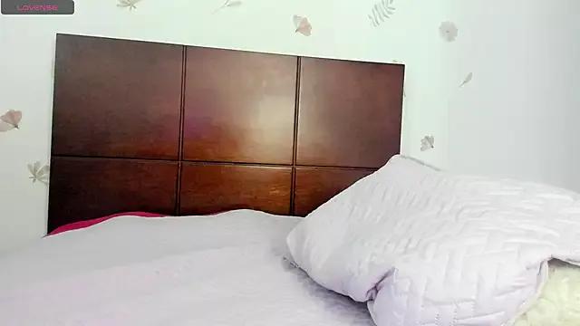 marie_pourtoii from StripChat is Freechat