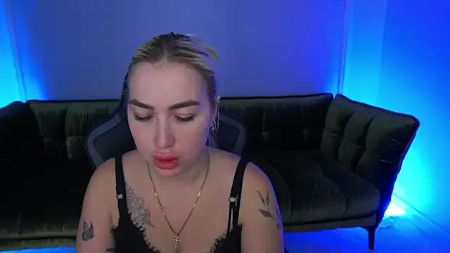 MariellaVi from StripChat is Freechat