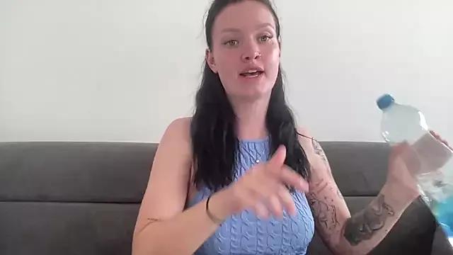 mariemelissah from StripChat is Freechat