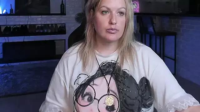 MariemLui from StripChat is Freechat