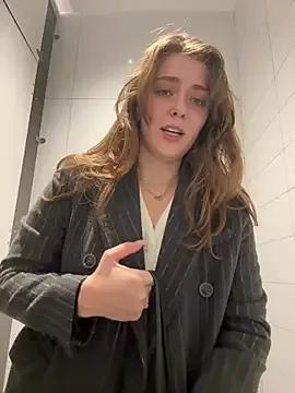 Photos of MariiD from StripChat is Freechat