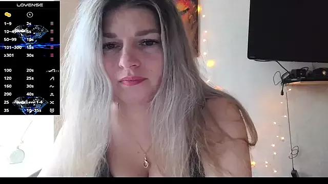 marina_xi from StripChat is Freechat