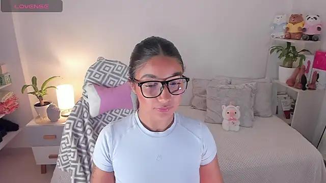 martina_roldam from StripChat is Freechat