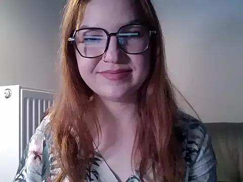 MartinePrettyFeet from StripChat is Freechat