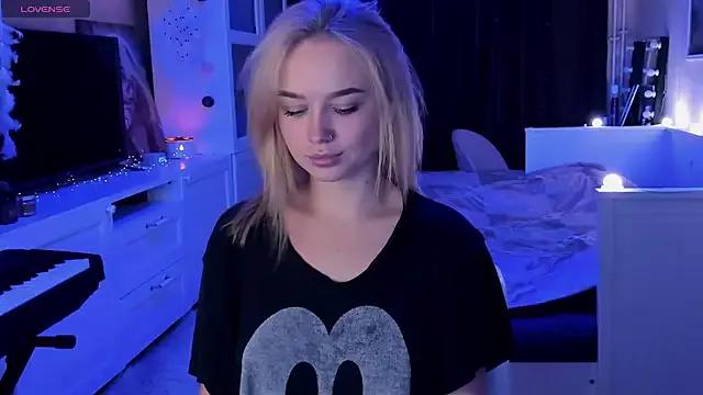MaryDreaminess from StripChat is Freechat