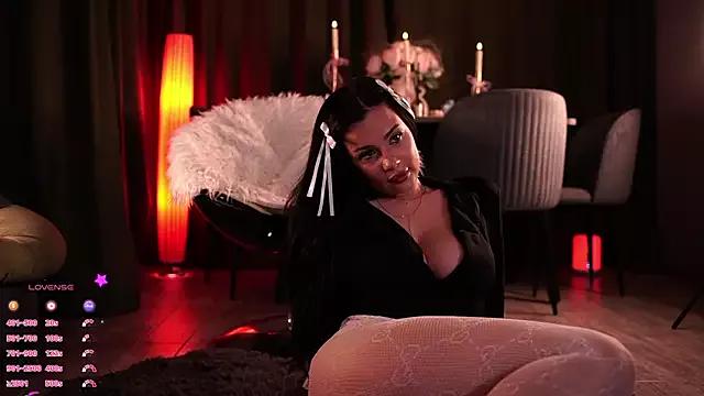 MaryHols from StripChat is Freechat