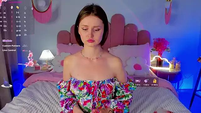 MaryLew from StripChat is Freechat