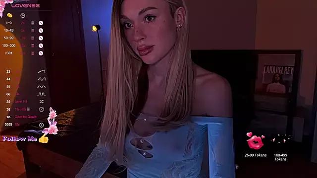 MaryRass from StripChat is Freechat