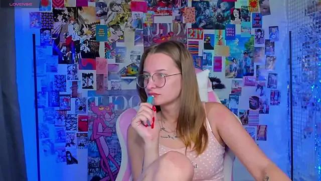 Maryyy_May from StripChat is Freechat