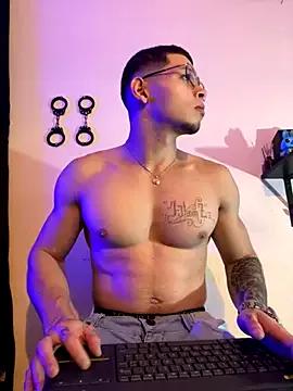 Matt_your_master_ from StripChat is Freechat