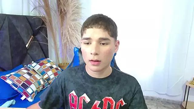 Mattass18 from StripChat is Freechat