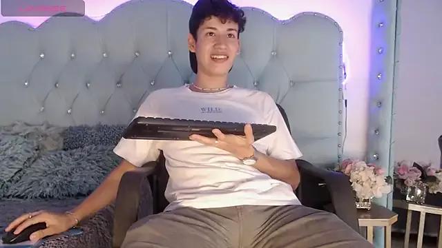 matteo_white1 from StripChat is Freechat
