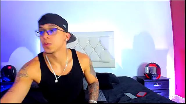 Mattew_Dluca_ from StripChat is Freechat