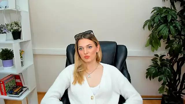 MattieAndrews from StripChat is Freechat