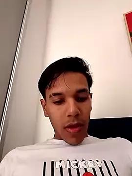 mattsummer from StripChat is Freechat
