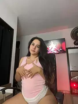 Mavie_roses from StripChat is Freechat