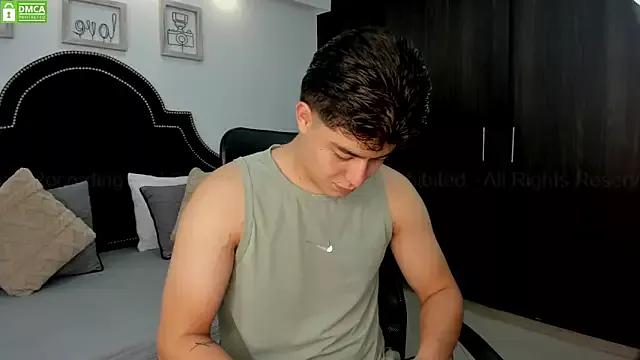 MaxxiCruz from StripChat