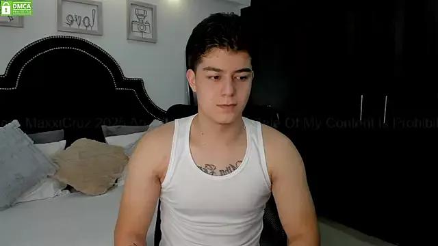 MaxxiCruz from StripChat