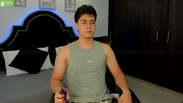 MaxxiCruz from StripChat