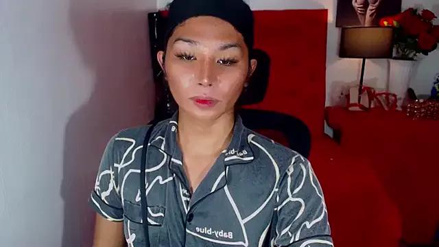 MaxxineMorenaTs from StripChat