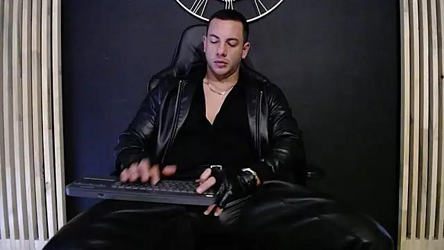 Maxxxpowerful from StripChat