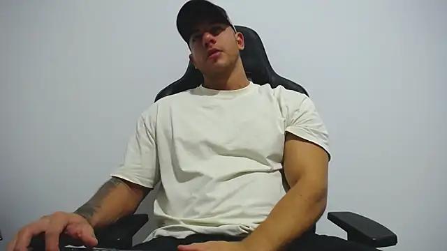 Maxxxpowerful from StripChat
