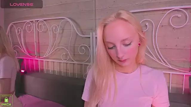 maya_snow from StripChat