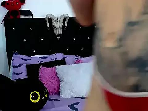 mayaREDdoll from StripChat
