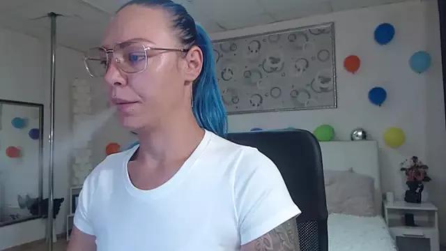 MayaWeisss from StripChat