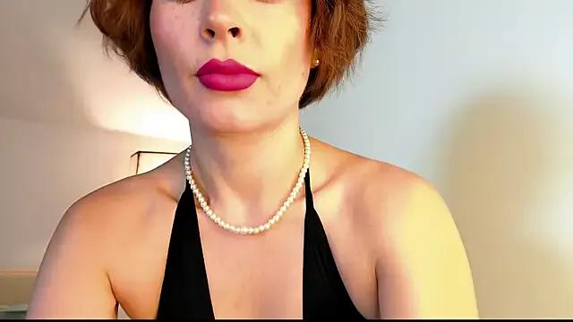 MedeaQueen from StripChat is Freechat