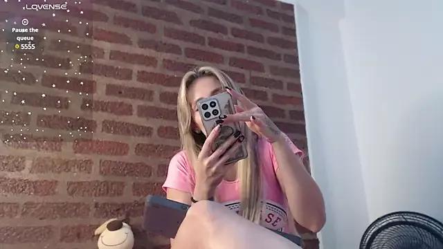 MeganColins1 from StripChat is Freechat
