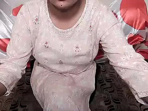 meghlunacat from StripChat is Freechat