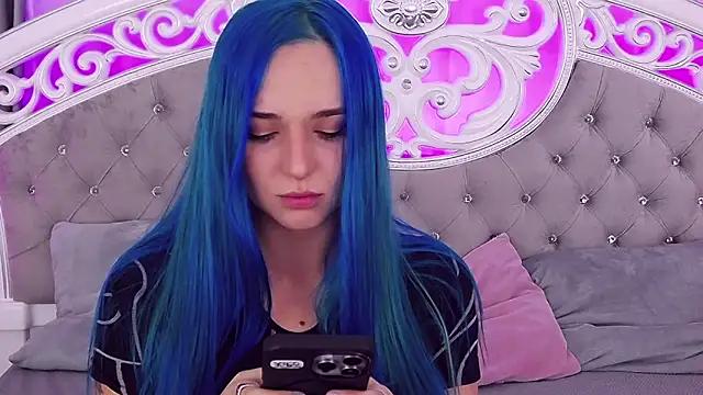 MeIisaLove from StripChat