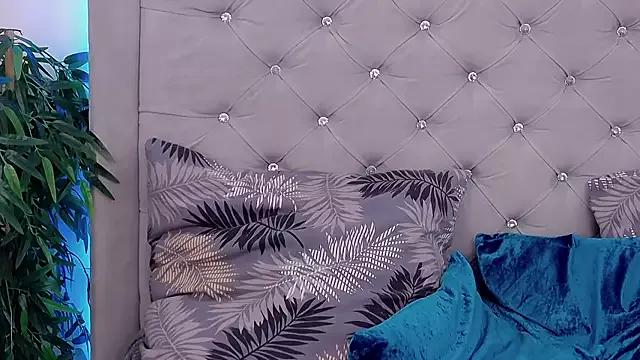 MeIisaLove from StripChat is Freechat