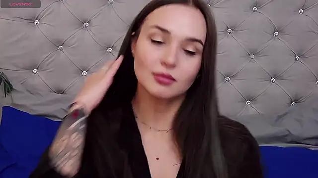 MeIisaLove from StripChat