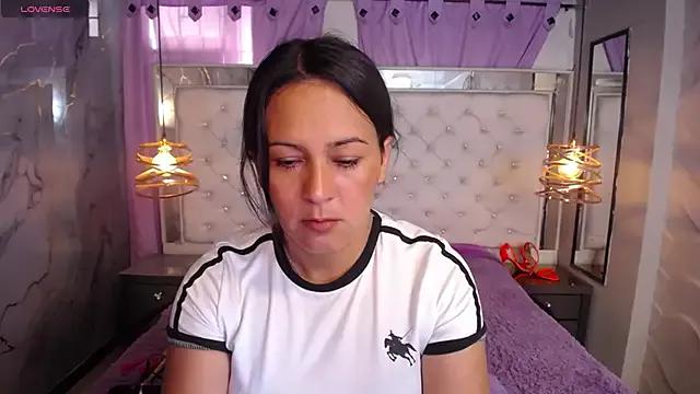 Melissa-roberts from StripChat is Freechat