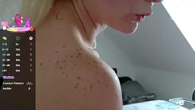 Melly4You from StripChat