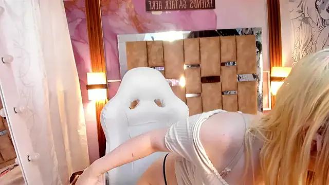 Melody_Lolii from StripChat is Freechat