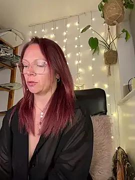 MelodyRoseUk from StripChat is Freechat