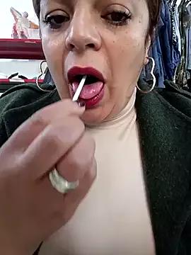 Mia-Glow from StripChat is Freechat