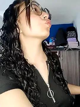 Mia___15 webcams show profile image 