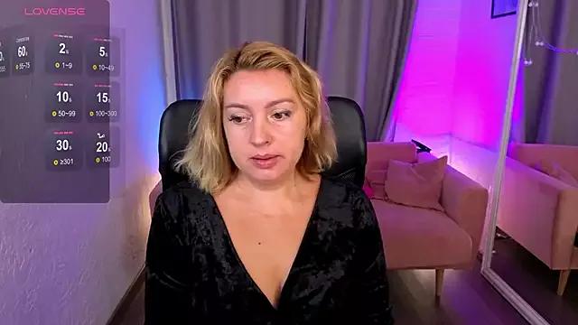 Mia_Bloomie from StripChat is Freechat