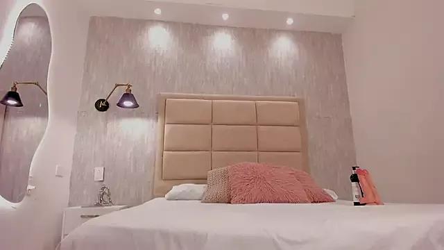 MiaaCollinss_ from StripChat