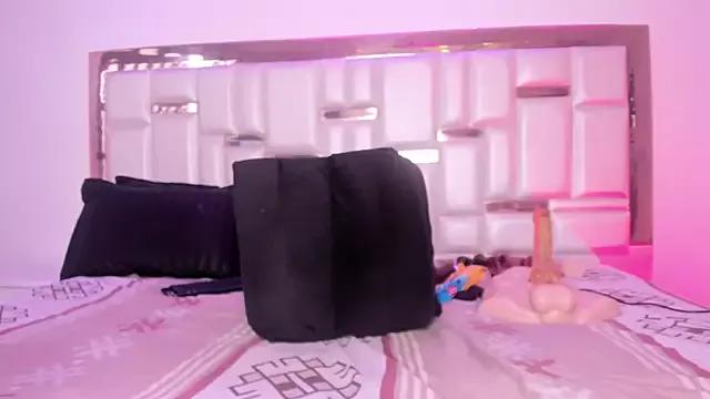 MiaaXXX1 from StripChat