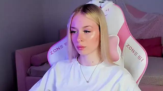 MiaGraces from StripChat is Freechat