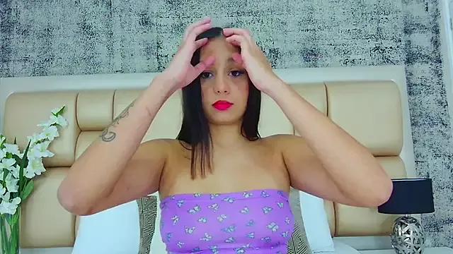 MiaHarrys from StripChat is Freechat