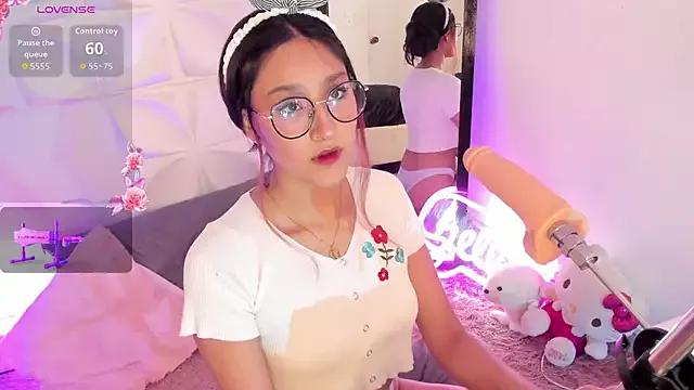 MiahReyess from StripChat is Freechat